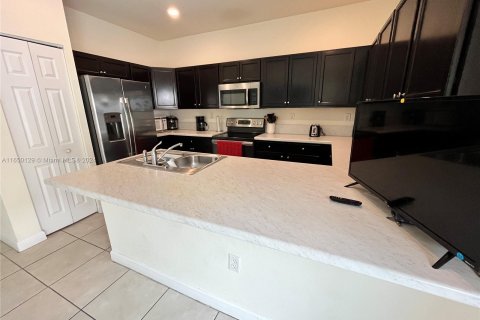 Adosado en venta en Hialeah, Florida, 3 dormitorios, 154.96 m2 № 1332851 - foto 13