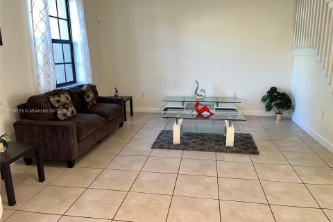 Townhouse in Hialeah, Florida 3 bedrooms, 154.96 sq.m. № 1332851 - photo 5