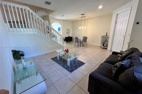 Touwnhouse à vendre à Hialeah, Floride: 3 chambres, 154.96 m2 № 1332851 - photo 6