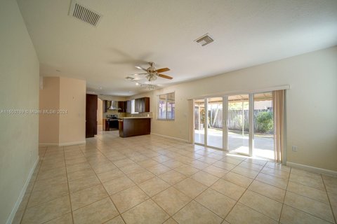 Casa en venta en Miami, Florida, 6 dormitorios, 297.19 m2 № 1332925 - foto 15