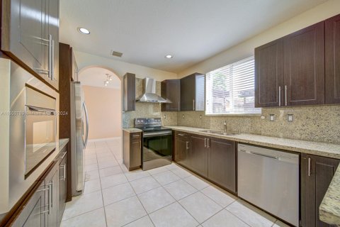 Casa en venta en Miami, Florida, 6 dormitorios, 297.19 m2 № 1332925 - foto 10