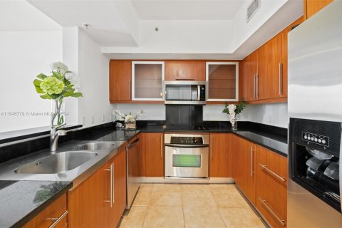 Condo in Coral Gables, Florida, 2 bedrooms  № 1050662 - photo 7