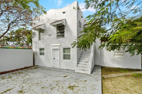 Immobilier commercial à vendre à Miami, Floride: 118.73 m2 № 1281225 - photo 1