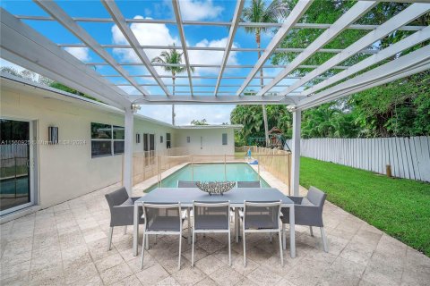 House in Hollywood, Florida 6 bedrooms, 270.16 sq.m. № 1095014 - photo 26