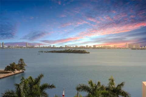 Condominio en venta en Miami, Florida, 2 dormitorios, 104.79 m2 № 1054528 - foto 17