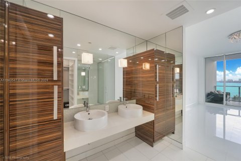 Condominio en venta en Miami, Florida, 2 dormitorios, 104.79 m2 № 1054528 - foto 11