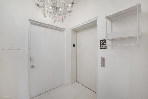 Condominio en venta en Miami, Florida, 2 dormitorios, 104.79 m2 № 1054528 - foto 15