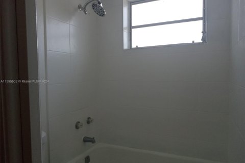 Copropriété à vendre à North Miami, Floride: 1 chambre, 52.4 m2 № 1404263 - photo 13