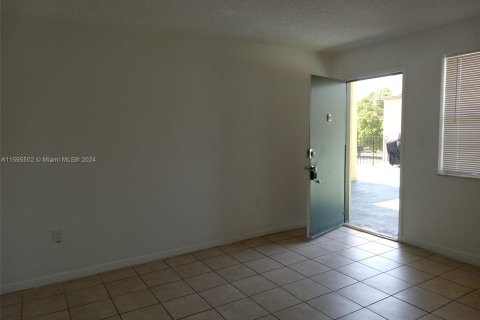 Copropriété à vendre à North Miami, Floride: 1 chambre, 52.4 m2 № 1404263 - photo 9