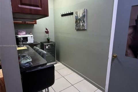 Immobilier commercial à vendre à Hialeah, Floride № 1375806 - photo 6