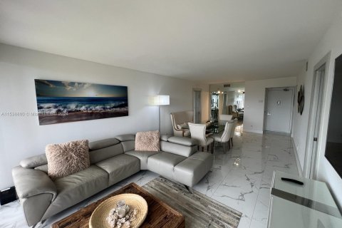 Condo in Aventura, Florida, 2 bedrooms  № 1029029 - photo 12