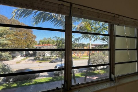 Condominio en venta en Coral Gables, Florida, 1 dormitorio, 55.74 m2 № 1029079 - foto 17