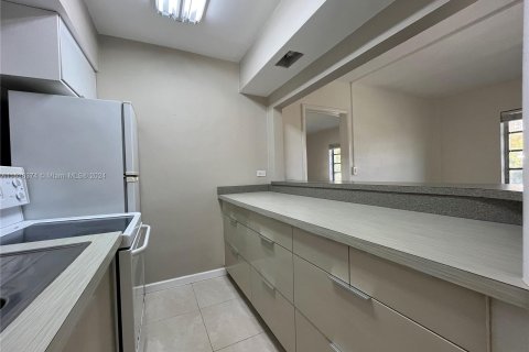 Condominio en venta en Coral Gables, Florida, 1 dormitorio, 55.74 m2 № 1029079 - foto 11