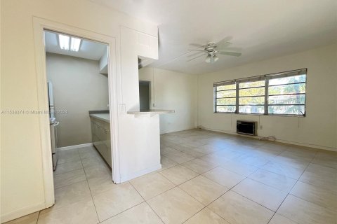 Condominio en venta en Coral Gables, Florida, 1 dormitorio, 55.74 m2 № 1029079 - foto 5