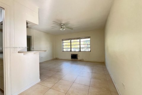 Condominio en venta en Coral Gables, Florida, 1 dormitorio, 55.74 m2 № 1029079 - foto 6