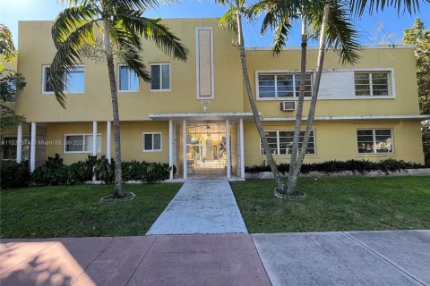 Condominio en venta en Coral Gables, Florida, 1 dormitorio, 55.74 m2 № 1029079 - foto 1