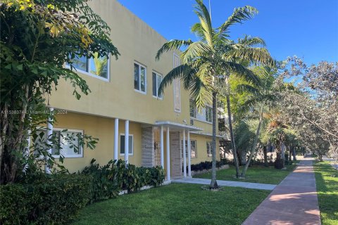 Condominio en venta en Coral Gables, Florida, 1 dormitorio, 55.74 m2 № 1029079 - foto 2