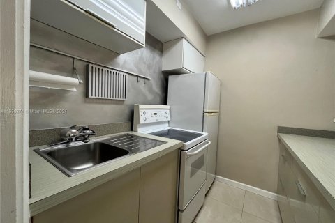 Condominio en venta en Coral Gables, Florida, 1 dormitorio, 55.74 m2 № 1029079 - foto 10