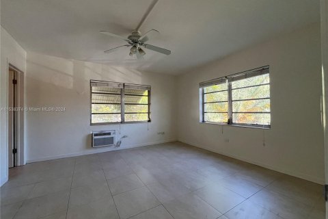 Condominio en venta en Coral Gables, Florida, 1 dormitorio, 55.74 m2 № 1029079 - foto 13