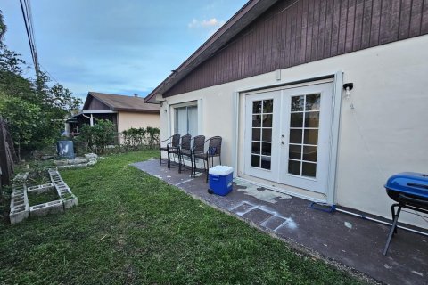 Casa en venta en West Palm Beach, Florida, 2 dormitorios, 119.29 m2 № 1068064 - foto 1