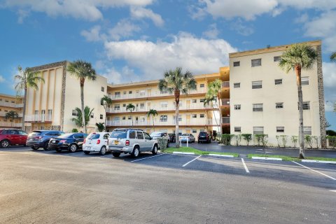 Condo in Lauderdale Lakes, Florida, 2 bedrooms  № 1061421 - photo 1