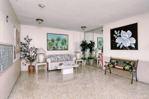 Condo in Lauderdale Lakes, Florida, 2 bedrooms  № 1061421 - photo 2