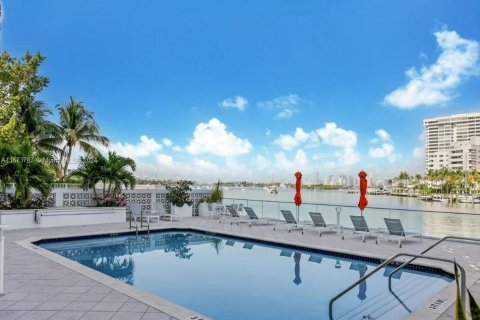 Condominio en alquiler en Miami Beach, Florida, 1 dormitorio, 72.84 m2 № 1397546 - foto 2