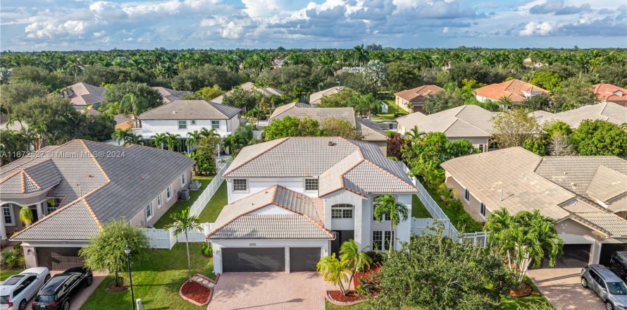 Villa ou maison à Pembroke Pines, Floride 4 chambres, 305.09 m2 № 1397503