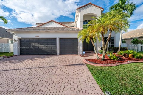 Villa ou maison à vendre à Pembroke Pines, Floride: 4 chambres, 305.09 m2 № 1397503 - photo 2