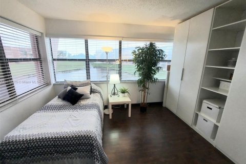 Condo in Sunrise, Florida, 1 bedroom  № 1397466 - photo 15