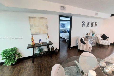 Copropriété à vendre à Sunrise, Floride: 1 chambre, 79.9 m2 № 1397466 - photo 7