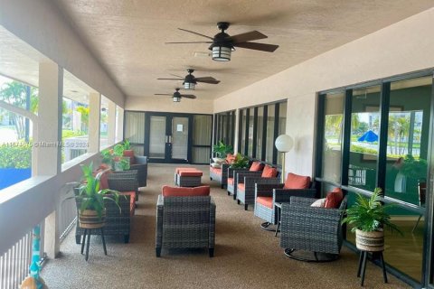 Condo in Sunrise, Florida, 1 bedroom  № 1397466 - photo 23