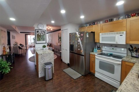 Condo in Sunrise, Florida, 1 bedroom  № 1397466 - photo 9