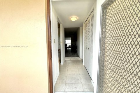 Condominio en venta en Sunrise, Florida, 1 dormitorio, 59.46 m2 № 1184981 - foto 4