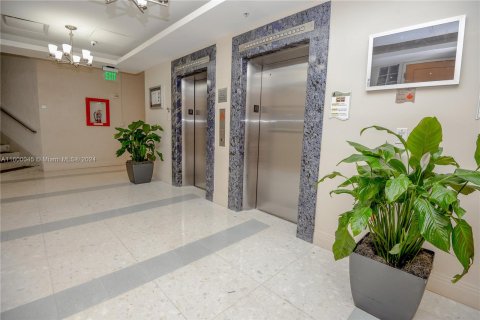 Copropriété à vendre à Hollywood, Floride: 2 chambres, 108.97 m2 № 1209943 - photo 9