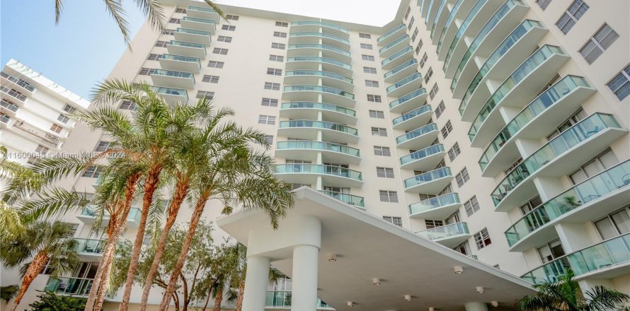 Condo à Hollywood, Floride, 2 chambres  № 1209943