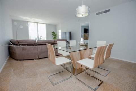 Copropriété à vendre à Hollywood, Floride: 2 chambres, 108.97 m2 № 1209943 - photo 21