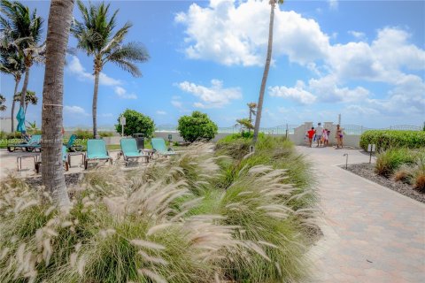 Condo in Hollywood, Florida, 2 bedrooms  № 1209943 - photo 13