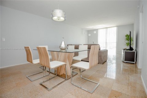 Copropriété à vendre à Hollywood, Floride: 2 chambres, 108.97 m2 № 1209943 - photo 26