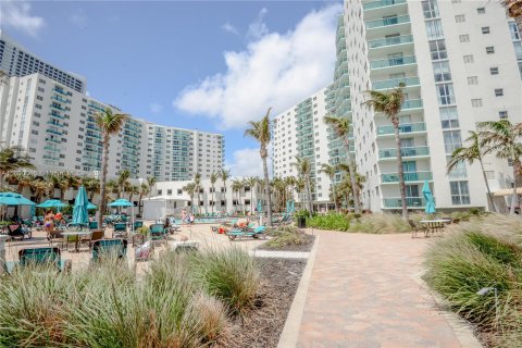 Condominio en venta en Hollywood, Florida, 2 dormitorios, 108.97 m2 № 1209943 - foto 17