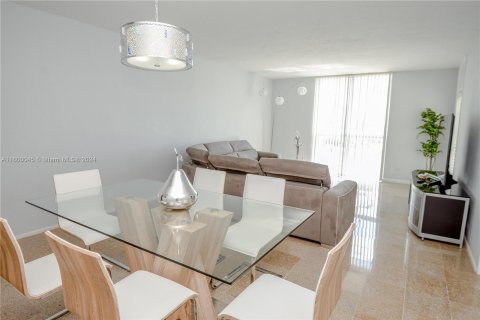 Condo in Hollywood, Florida, 2 bedrooms  № 1209943 - photo 27