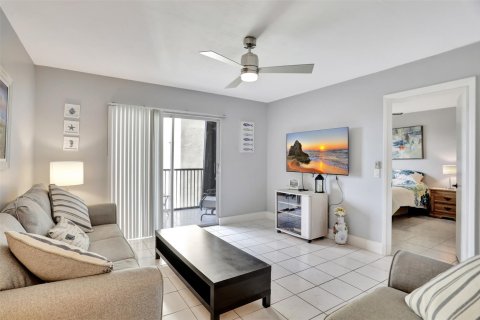 Condo in Pompano Beach, Florida, 2 bedrooms  № 1075964 - photo 18