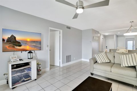 Condo in Pompano Beach, Florida, 2 bedrooms  № 1075964 - photo 15