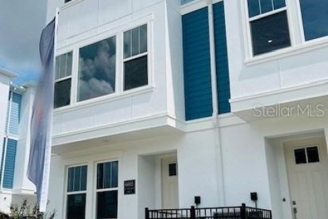 Adosado en venta en Tampa, Florida, 3 dormitorios, 181.35 m2 № 1371050 - foto 1