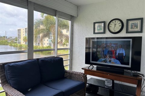 Condo in Dania Beach, Florida, 2 bedrooms  № 1043891 - photo 7