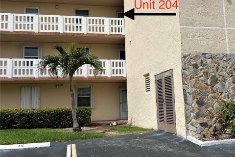 Condo in Dania Beach, Florida, 2 bedrooms  № 1043891 - photo 22