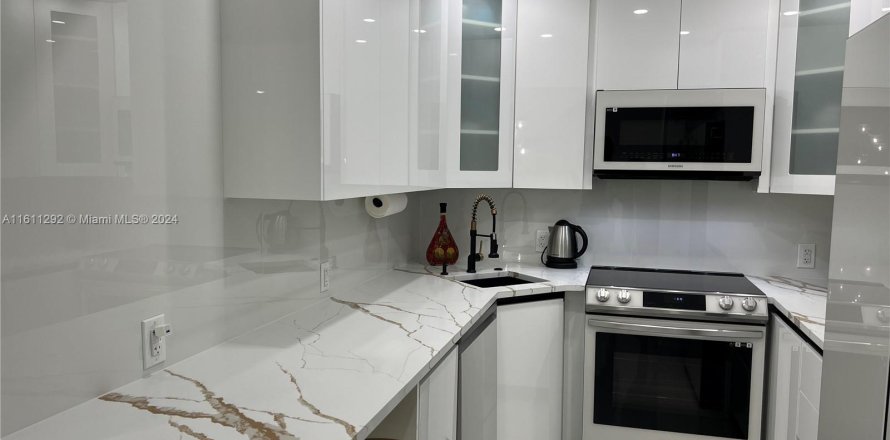 Condo in Aventura, Florida, 2 bedrooms  № 1234596