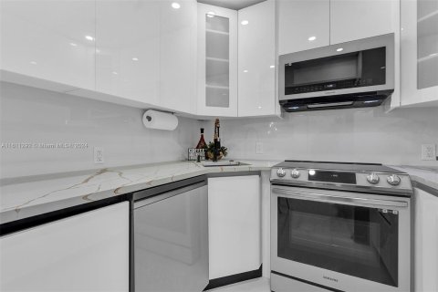 Condo in Aventura, Florida, 2 bedrooms  № 1234596 - photo 6