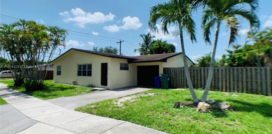 House in Fort Lauderdale, Florida 4 bedrooms, 126.81 sq.m. № 1234594