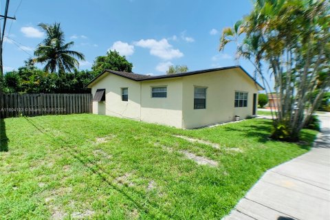 Villa ou maison à vendre à Fort Lauderdale, Floride: 4 chambres, 126.81 m2 № 1234594 - photo 17